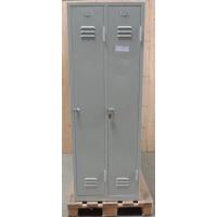 Metalen Locker 2-deurs afm. Br.60 D. 50 H. 170. 1 deur op slot
